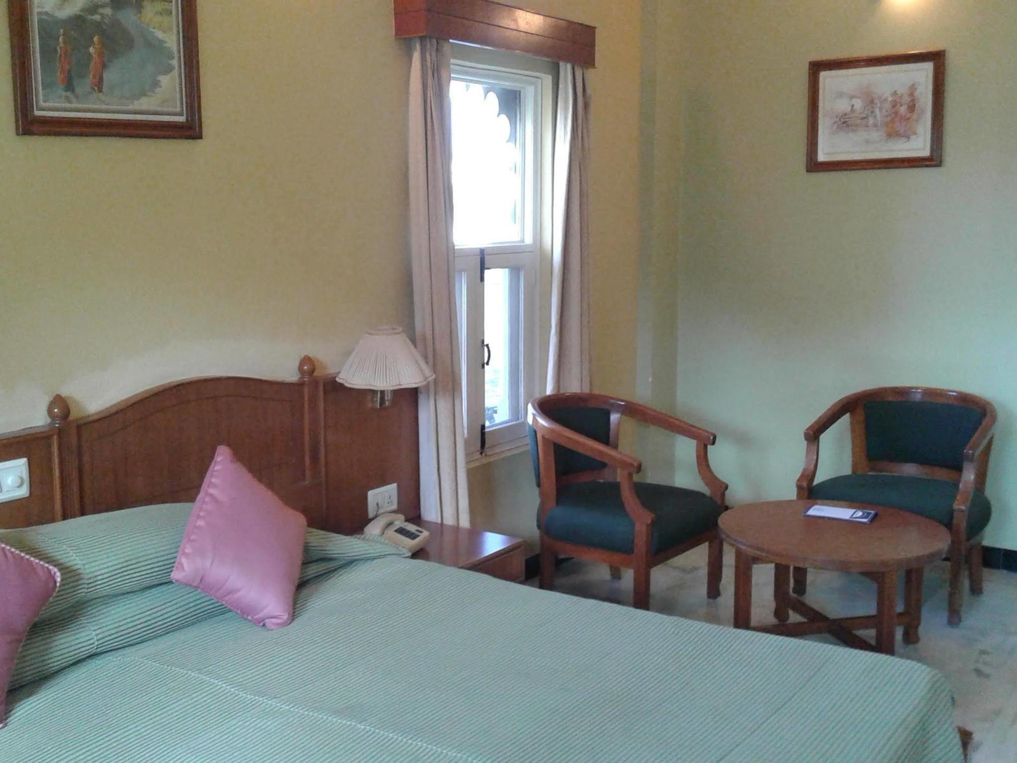 Sarovar - Lake Facing Boutique Hotel On Lake Pichola Удайпур Екстериор снимка