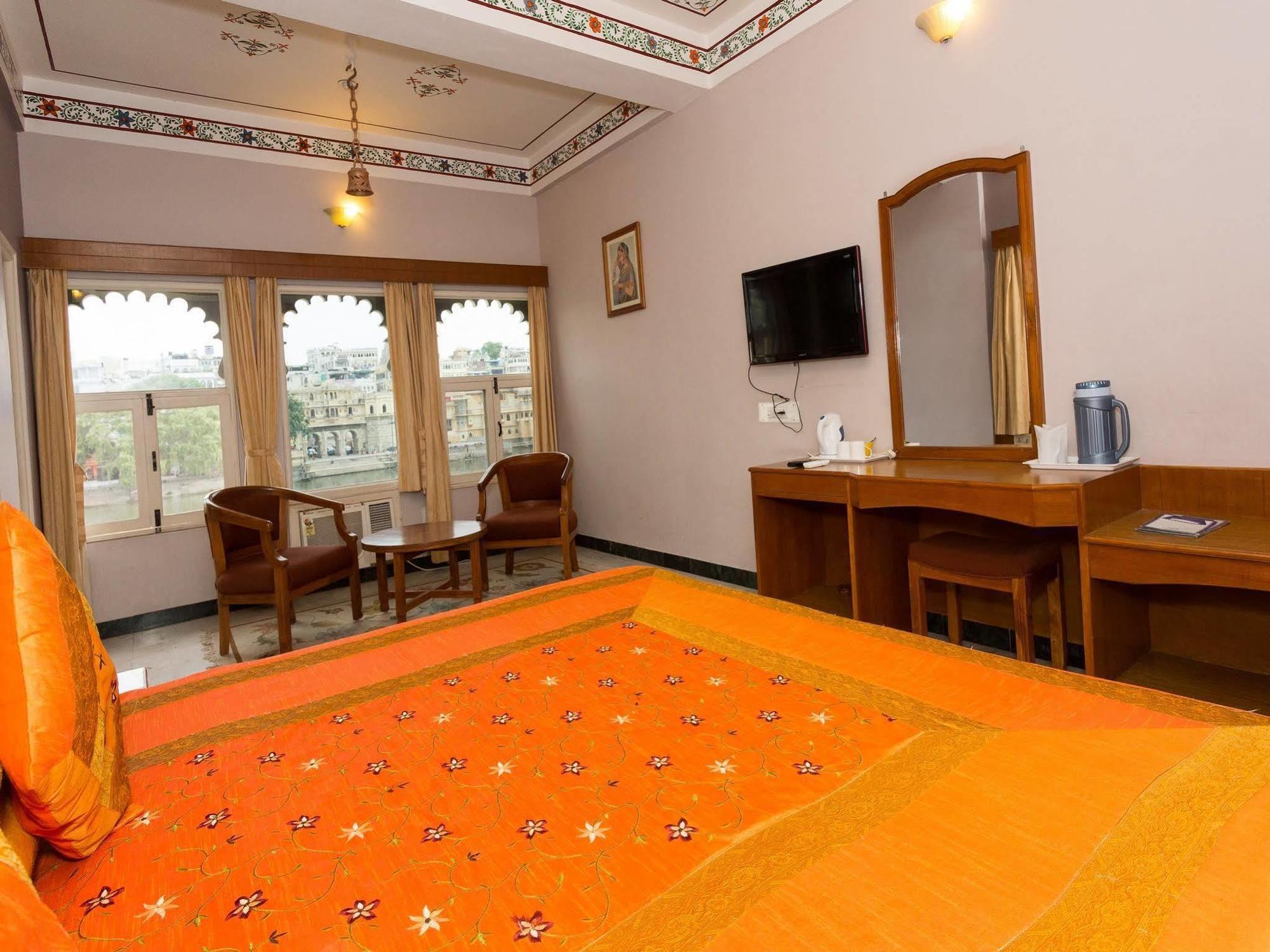 Sarovar - Lake Facing Boutique Hotel On Lake Pichola Удайпур Екстериор снимка